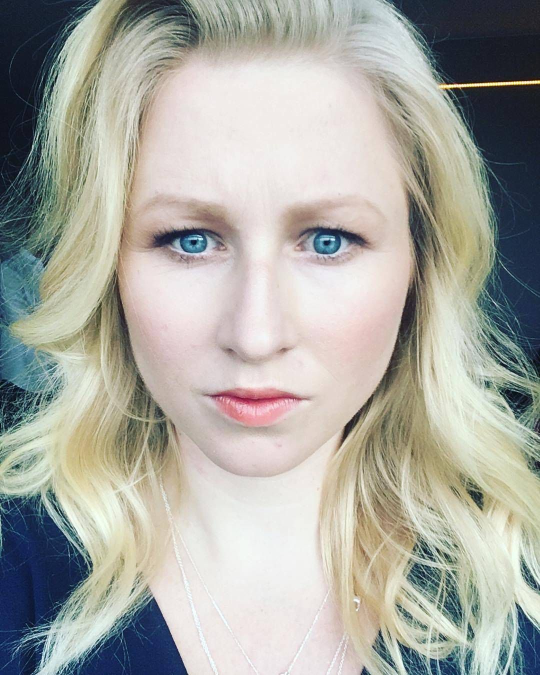 Karolina Piechota kusi ciążowym brzuchem na Showmaxie