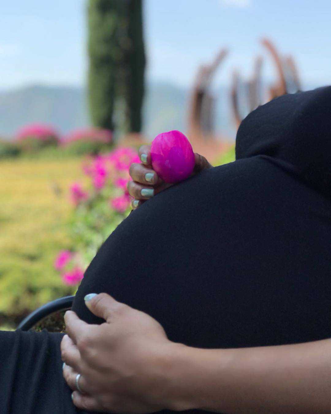 Eva Longoria pochwaliła się ciążowym brzuszkiem