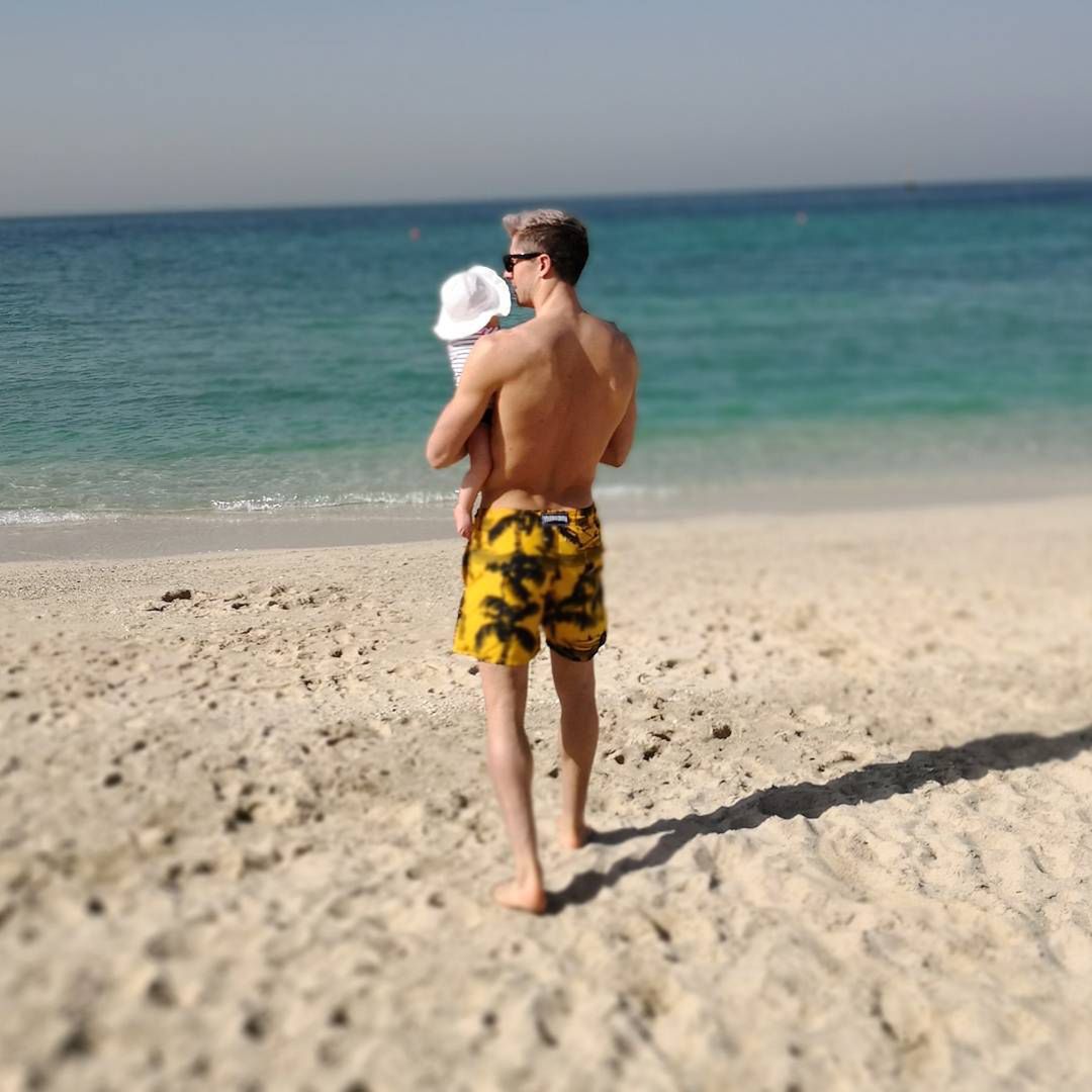 Robert Lewandowski z Klarą na plaży w Dubaju