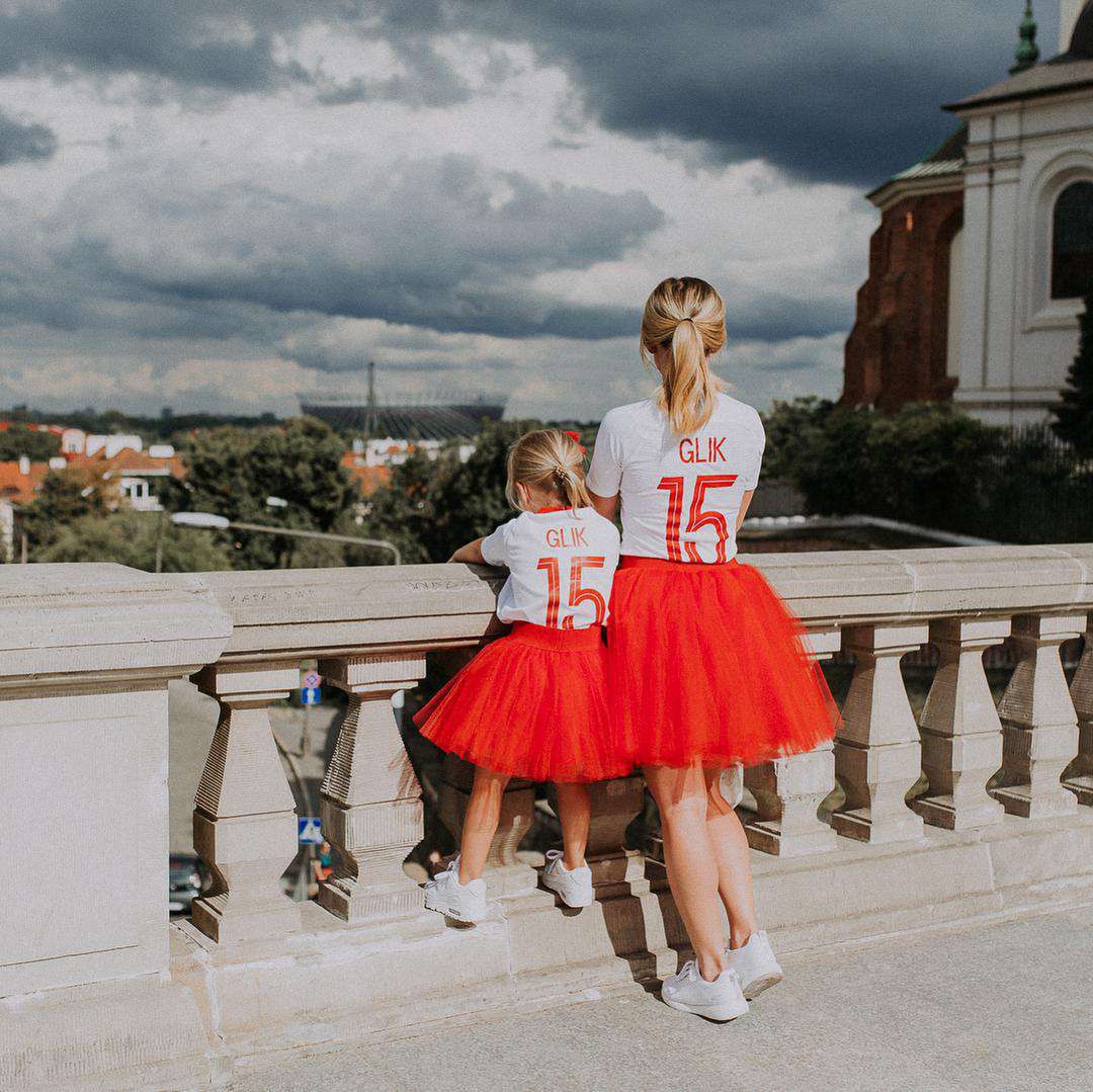 Marta Glik z córką kibicuje polskiej reprezentacji w meczu Polska-Japonia

fot. Marta Wasilewska