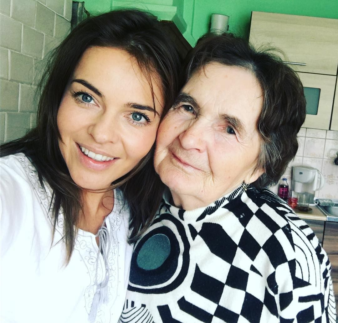 Edyta Herbuś z babcią