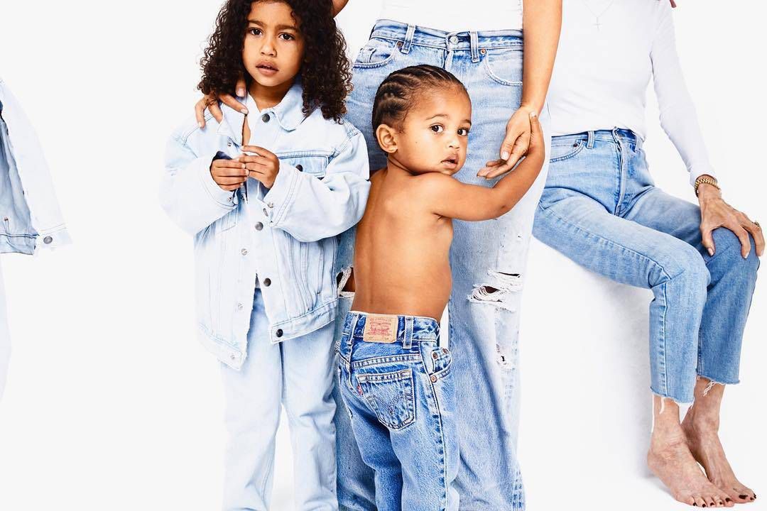 Świąteczna sesja rodziny Kardashian 

fot. Instagram