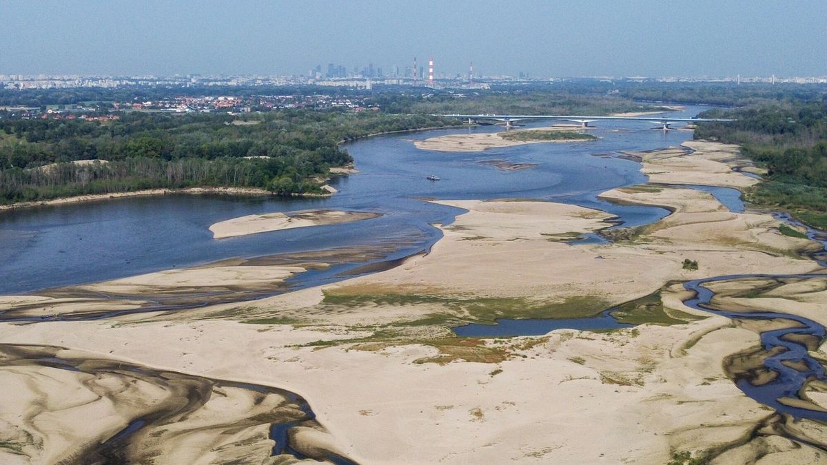 Rekordowo niski stan Wis?y w Warszawie
Fot. Wojcie