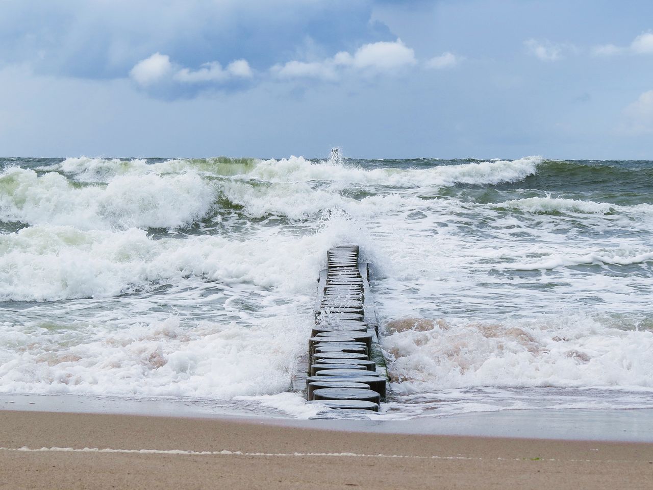 IMGW ostrzega. Na Bałtyku zrobi się niebezpiecznie