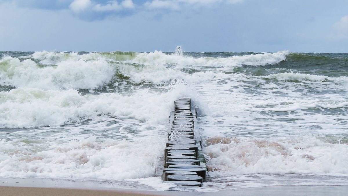 Sztorm na Bałtyku. Wydano ostrzeżenia