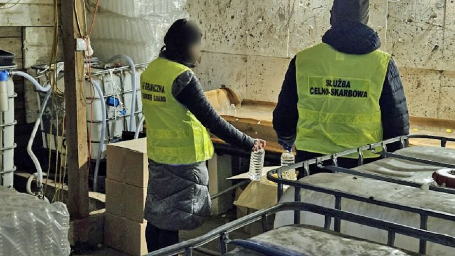 Nielegalną wytwórnię alkoholu odnalazły służby w powiecie piotrkowskim