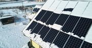 Panele fotowoltaiczne odśnieżaj tylko w ten sposób. Inaczej je uszkodzisz