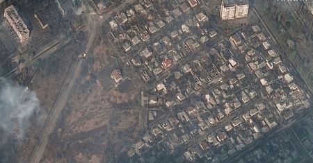 Mariupol. Naloty co pół godziny. "Armagedon, który zorganizowały wojska Rosji"