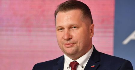 Czarnek wyklucza duchownych z Kościoła? Ks. Prusak nie ma wątpliwości. "Przejaw prostactwa i prymitywizm"