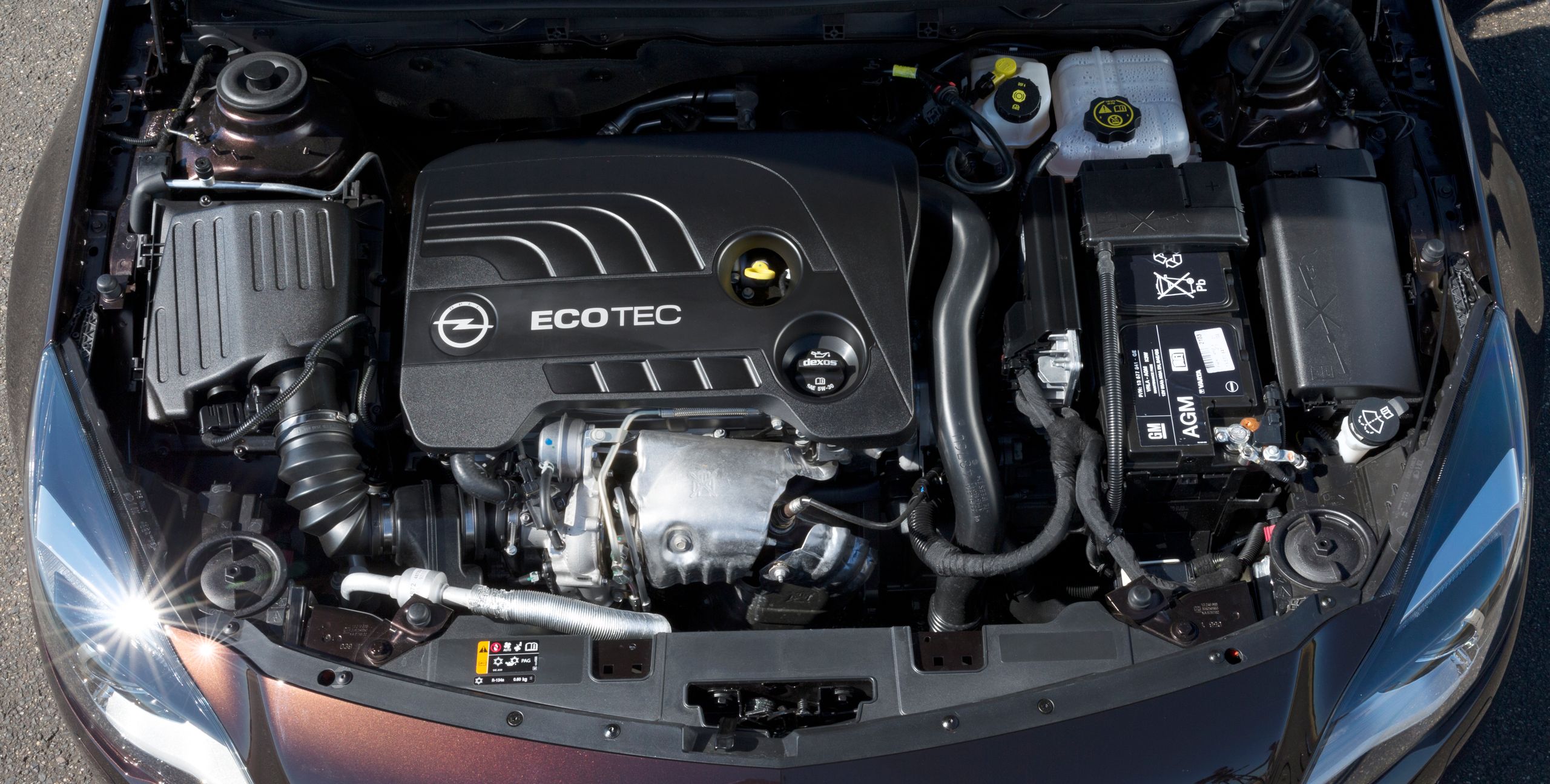 Zdjęcie poglądowe przedstawia silnik 1.6 Turbo