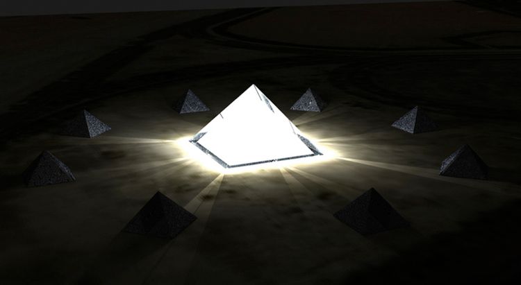 Piramidy nocą