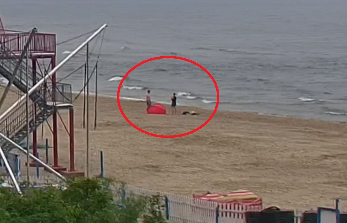 Była 6:19 nad Bałtykiem. Pojawili się na plaży