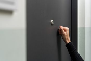 Podkarpacie: Po gminach grasują fałszywi urzędnicy. To oszuści