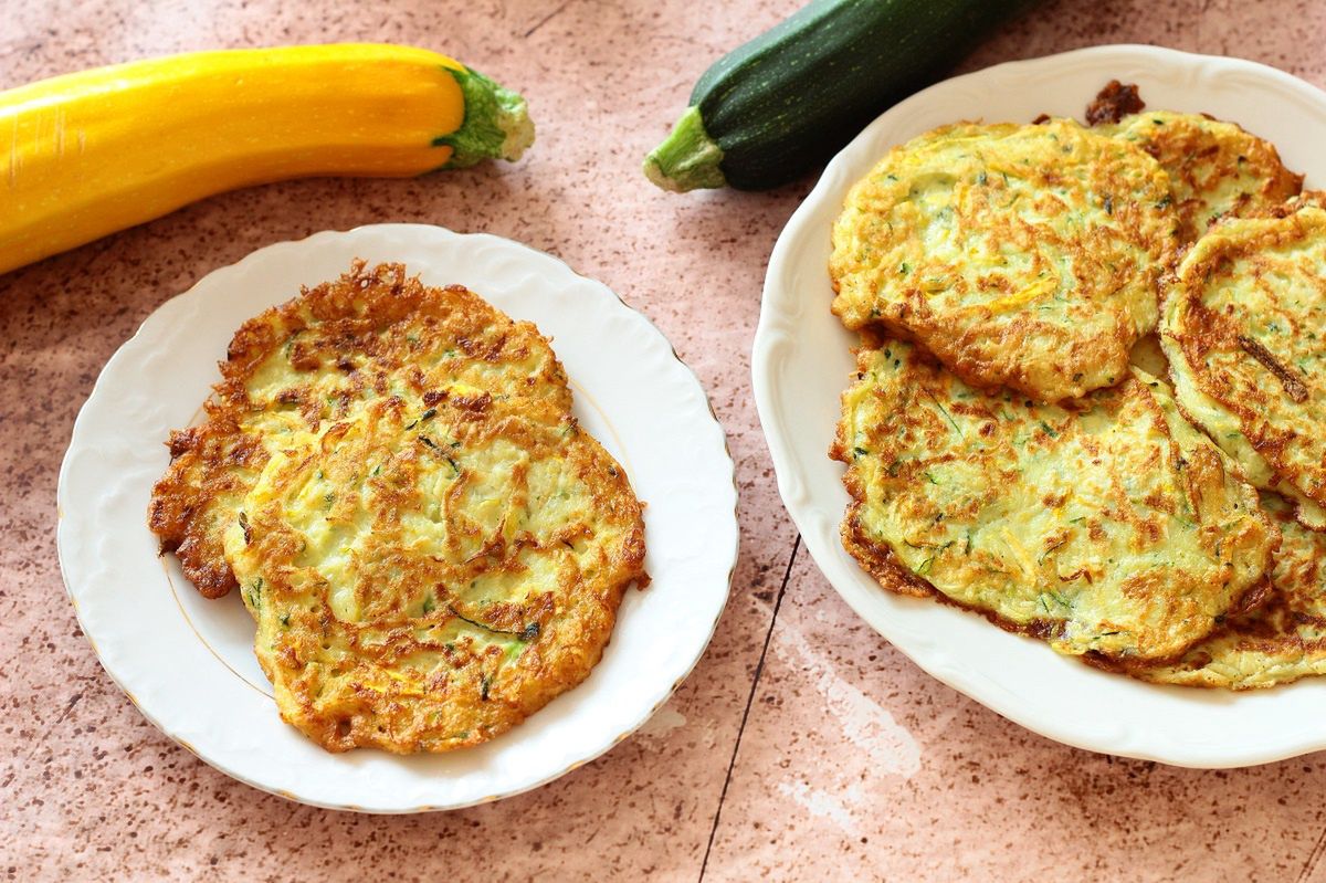 Leichte Zucchini-Puffer ohne Mehl: So geht's mit Haferflocken