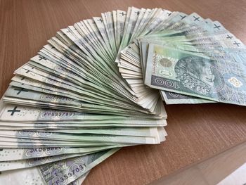 Myślał, że inwestuje na giełdzie i obraca metalami szlachetnymi. Stracił blisko 400 tysięcy złotych