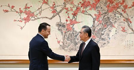 Chiny z oczekiwaniami wobec Polski. Sikorski zachęca ministra