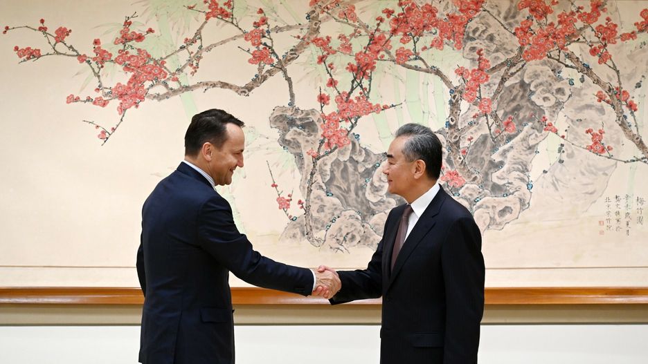 Rados?aw Sikorski spotka? si? z ministrem spraw zagranicznychChin
(240926) -- NEW YORK, Sept. 26, 2024 (Xinhua) -- Chinese Foreign Minister Wang Yi, also a member of the Political Bureau of the Communist Party of China Central Committee, meets with Polish Foreign Minister Radoslaw Sikorski on the sidelines of the UN General Assembly in New York, Sept. 26, 2024. (Xinhua/Li Rui)
Li Rui
