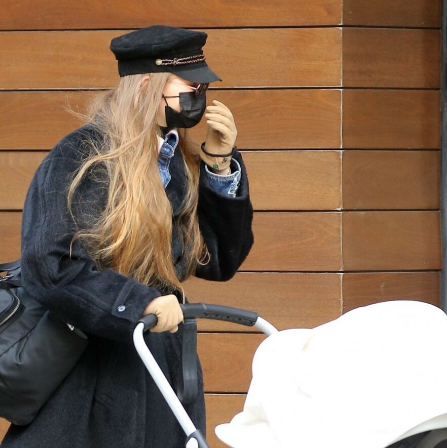 Gigi Hadid z córeczką i siostrą Bellą Hadid spacerują po Nowym Jorku