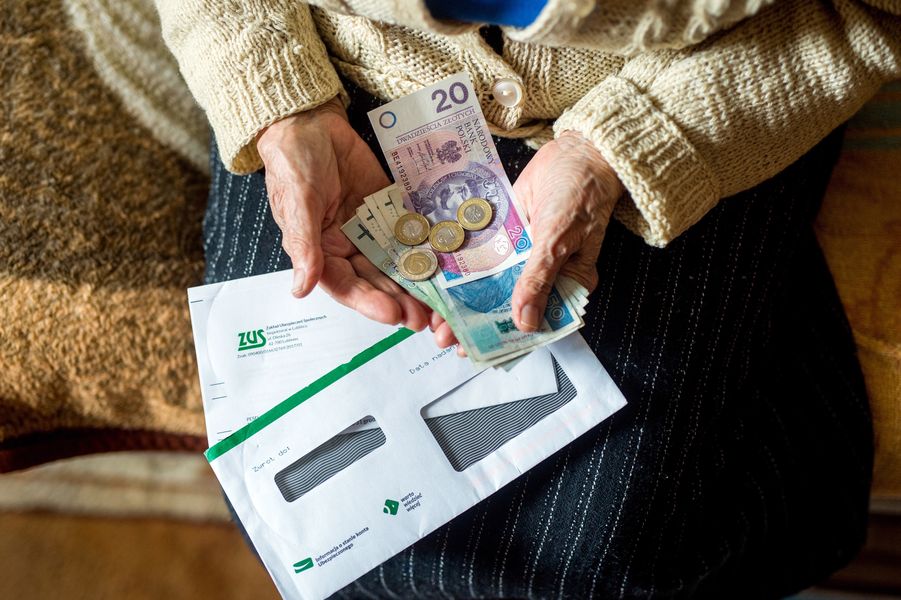 Czternaste emerytury mogą być wypłacane najwcześniej w listopadzie 2021 roku