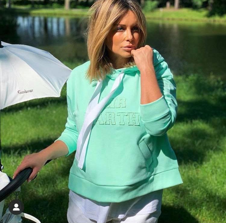 Małgorzata Rozenek pozuje z wózkiem za 5 tysięcy złotych