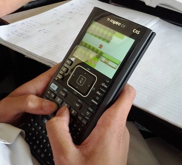Najsłynniejsze kalkulatory świata - TI-84 oraz TI-Nspire CX CAS 4