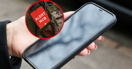 SMS z ostrzeżeniem to za mało? Wiemy, jak Polacy reagują na alerty RCB