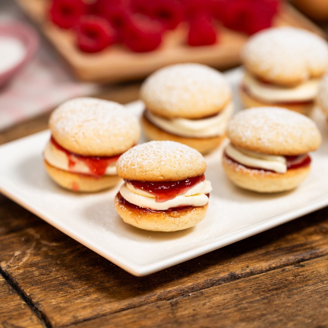 Raspberry cream cookies