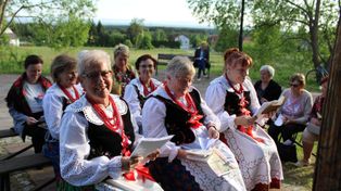 Wygiełzów: Majówki przy kapliczkach. Kultywują piękną, polską tradycję. Skąd się wzięła tradycja nabożeństw majowych?