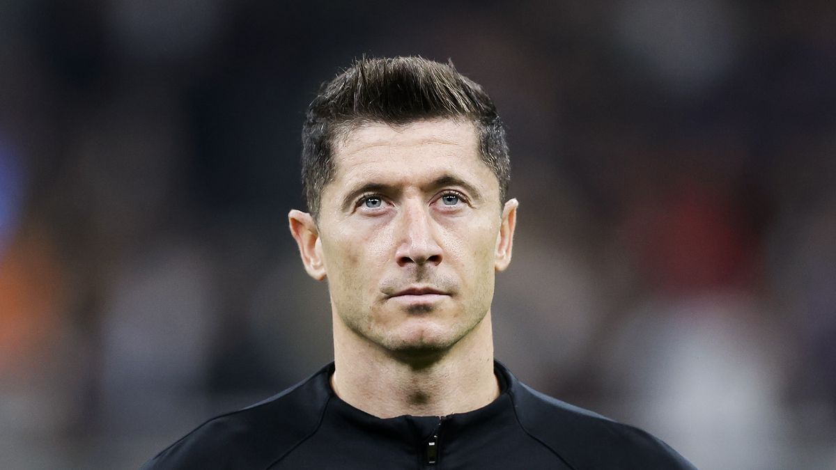 MILAN, ITALY - OCTOBER 4: Robert Lewandowski of FC Barcelona during the UEFA Champions League  match between Internazionale v FC Barcelona at the San Siro on October 4, 2022 in Milan Italy (Photo by David S. Bustamante/Soccrates/Getty Images)