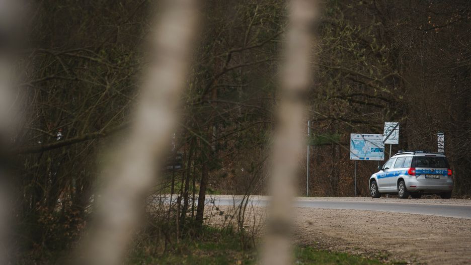 Dzieci w lesie porzucił ojciec. Odnalzł je policjant 