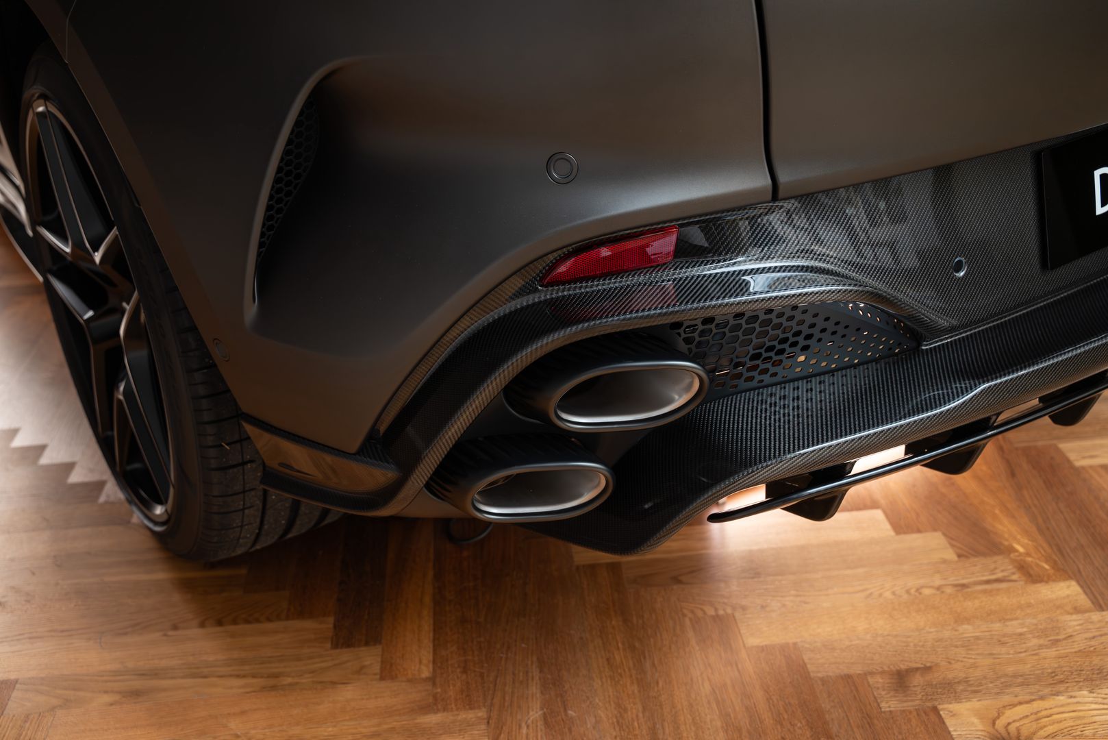 Aston Martin DBX S