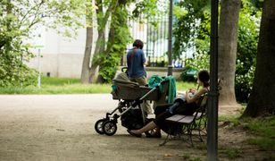 Zasiłek macierzyński ostro w dół. Matki dużo straciły