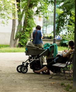 Zasiłek macierzyński ostro w dół. Matki dużo straciły