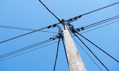 Nie żyje 14-latek. Spadł ze słupa energetycznego