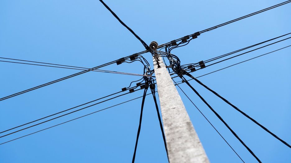 Nie żyje 14-latek. Spadł ze słupa energetycznego 