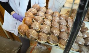 "Uzasadniona cena". Cukiernik mówi, ile powinien kosztować pączek