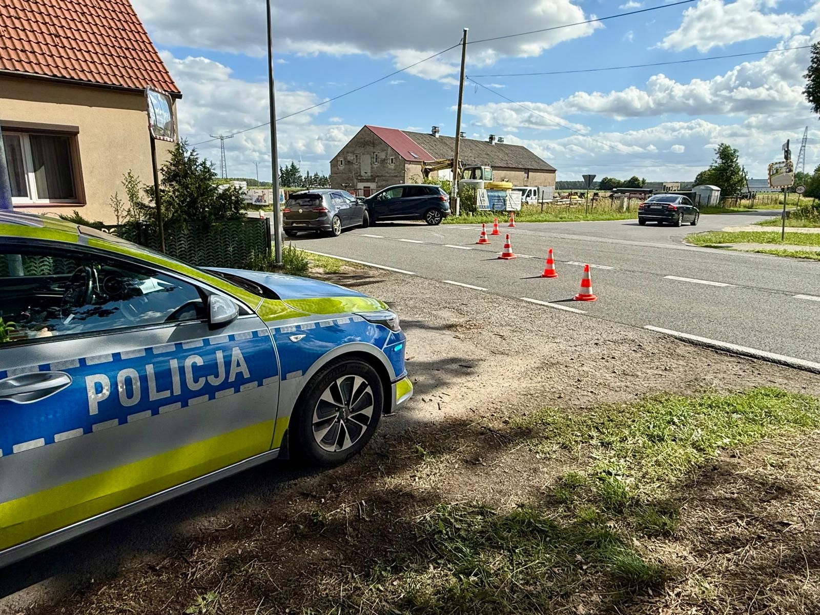 Wypadek dwóch samochodów osobowych na drodze DW193 w Pietronkach