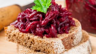 Najłatwiejszy przepis na tarte buraki do słoików. Zimą sobie podziękujesz
