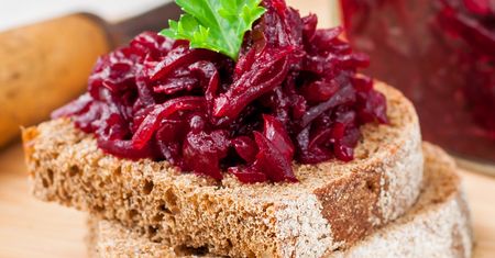 Najłatwiejszy przepis na tarte buraki do słoików. Zimą sobie podziękujesz