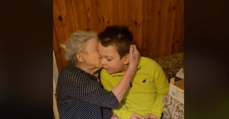 Rozczulający widok na TikToku. "Wiele babć oddało by wszystko, aby mieć takiego prawnuka"