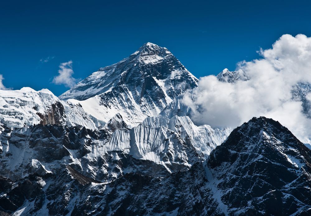 Zdjęcie Everest pochodzi z serwisu shutterstock.com
