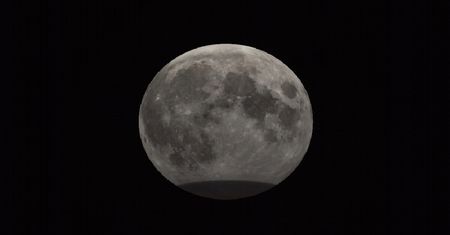 Kosmiczna galeria! Zobacz srebrny glob nad Lublinem. Na tych zdjęciach ziemski księżyc wygląda zjawiskowo. Foto Gwiezdny Przewodnik