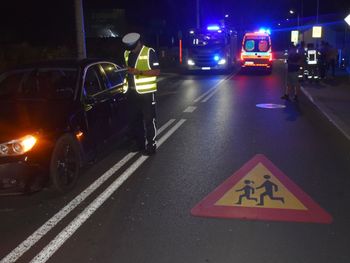 Zawiercie: Wbiegła prosto pod samochód. 15-latka była pijana