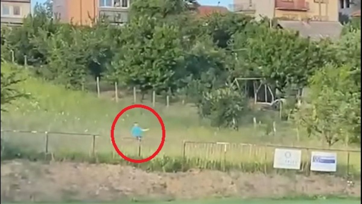 Sędzia uciekł z boiska przez łąkę do lasu