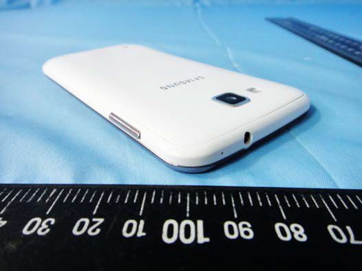 W skrócie: Jelly Bean dla One X, kolejne zdjęcia Galaxy Premier, starsza pani bojkotuje premierę Surface’a 6