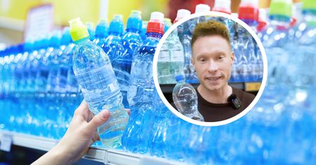 Którą wodę najlepiej kupić w Biedronce? Dietetyk wskazał konkretne marki