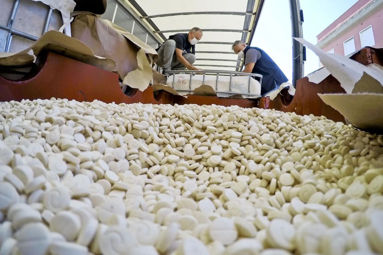 14 tons of captagon confiscated by Italian law enforcement officers in the port of Salerno in 2020.