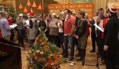 Dziennikarze radiowej Jedynki śpiewają kolędę słuchaczom (wideo)