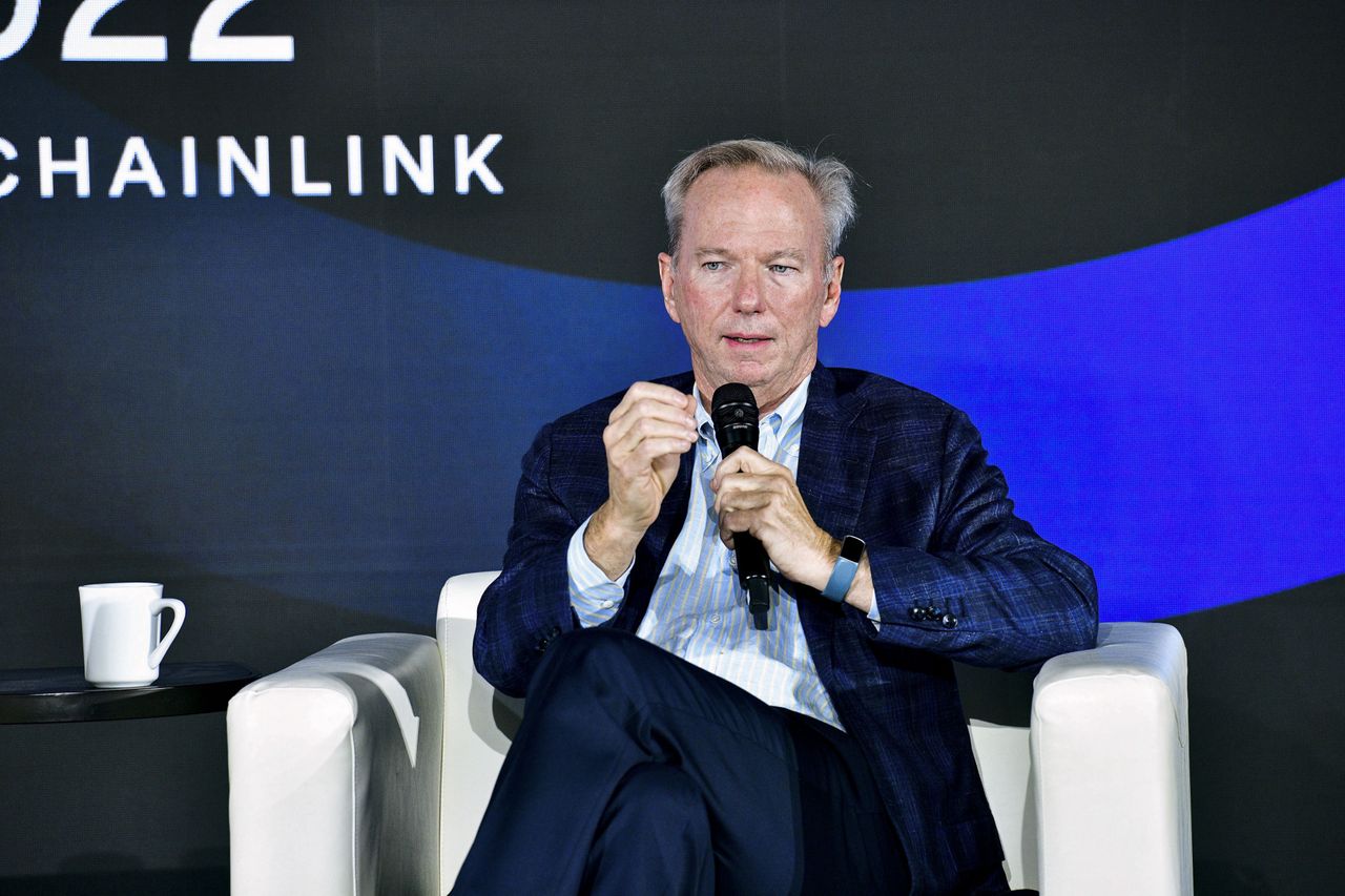 Eric Schmidt plant Rechenzentren im All: Lösung für Energiekrise?
