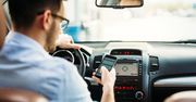 Telefon w ręce kierowcy. Główne zagrożenia i konsekwencje prawne